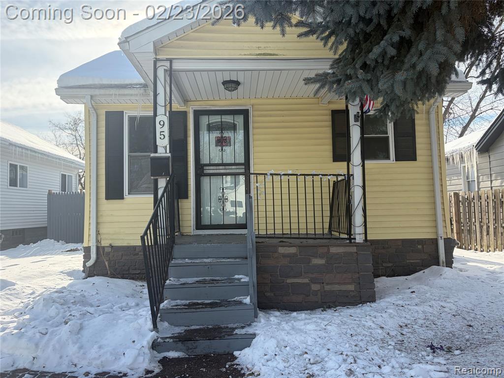 95 W Beverly Avenue, Pontiac, MI 48340 — front exterior
