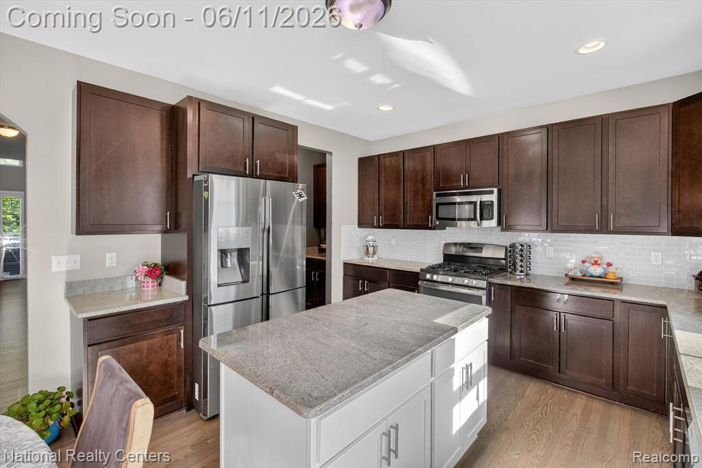 27412 Victoria Road, Novi, MI — Photo 12