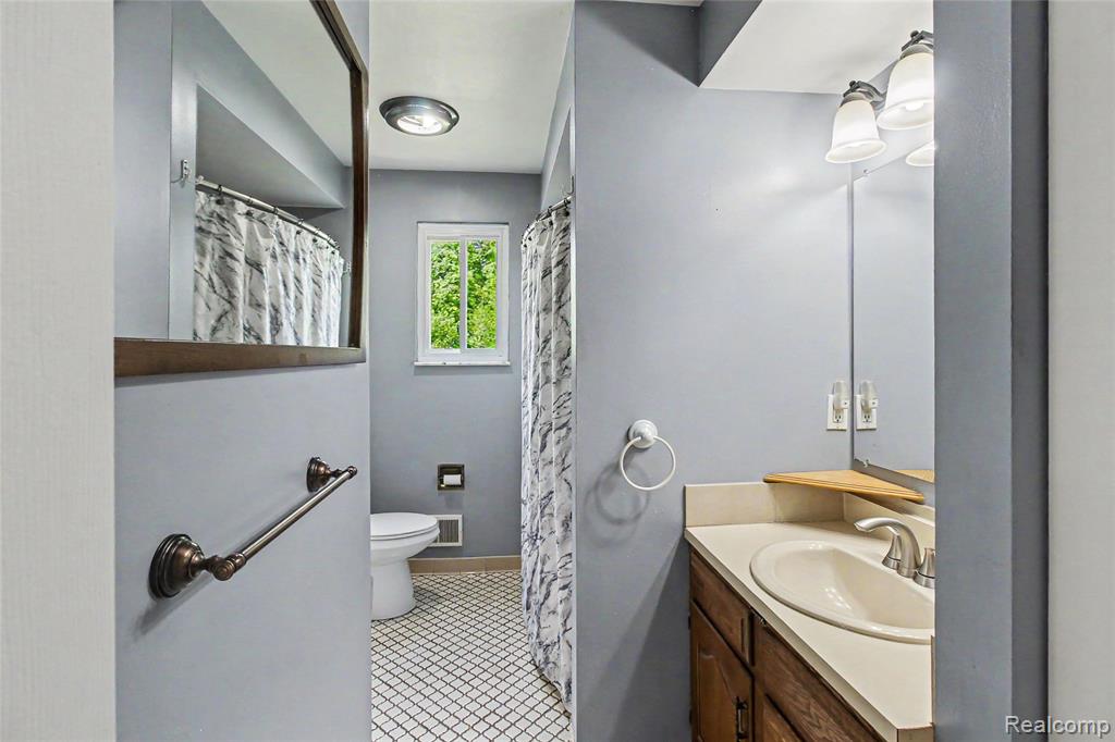 829 Holly Bush Drive, Holly, MI 48442 — Photo 15