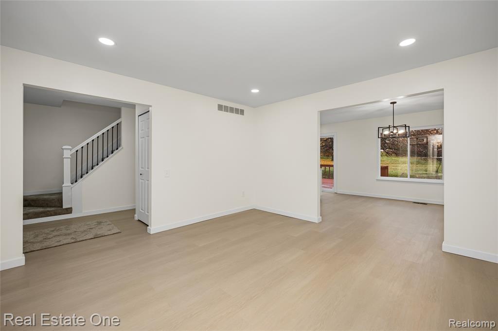 5426 N Piccadilly, West Bloomfield, MI — Photo 11