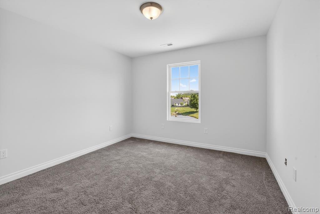 8760 Barrington, Ypsilanti, MI 48198 — Photo 33