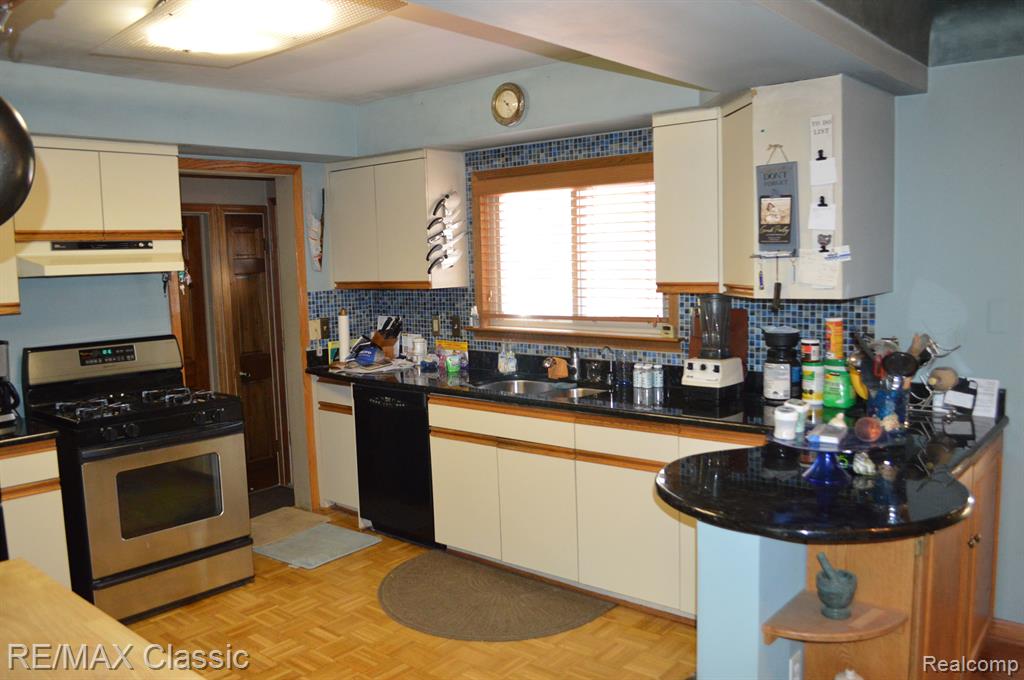 56000 9 MILE Road, South Lyon, MI 48178 — Photo 10
