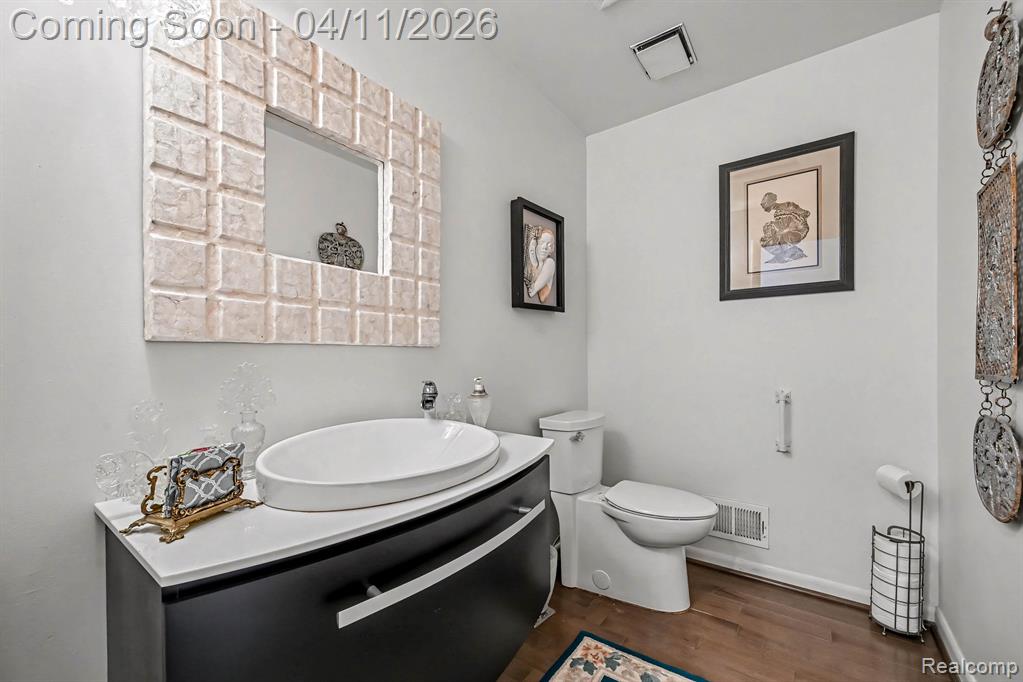 5950 Pinetree Drive, West Bloomfield, MI — Photo 19