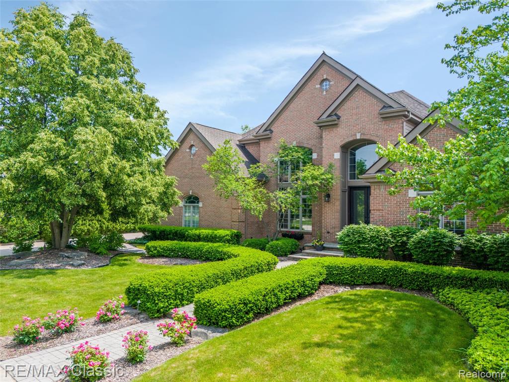 18438 Clairmont Circle E, Northville, MI 48168 — Photo 4