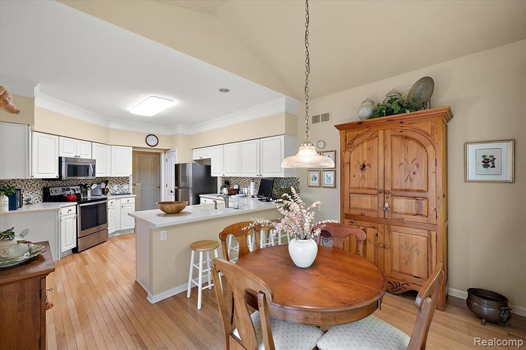 833 GARNET Court, Rochester, MI 48306 — Photo 27