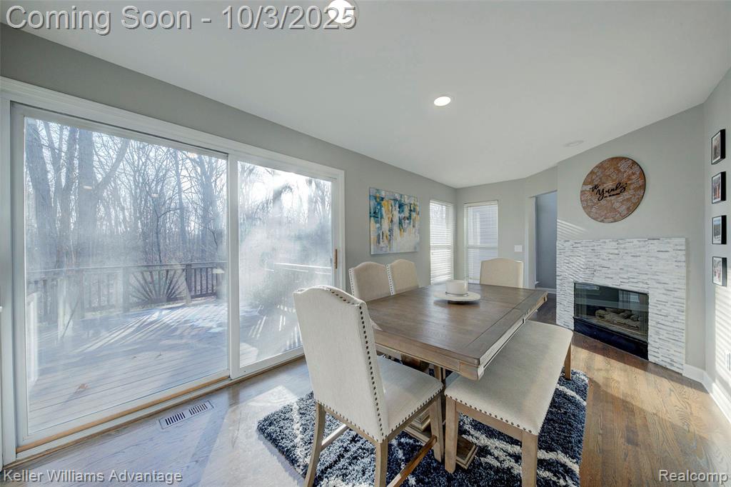 988 Calpernia, Wixom, MI 48393 — Photo 17