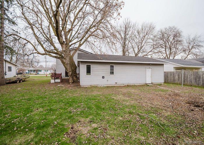 241 W CHESTNUT Street, Breckenridge, MI 48615 — Photo 7