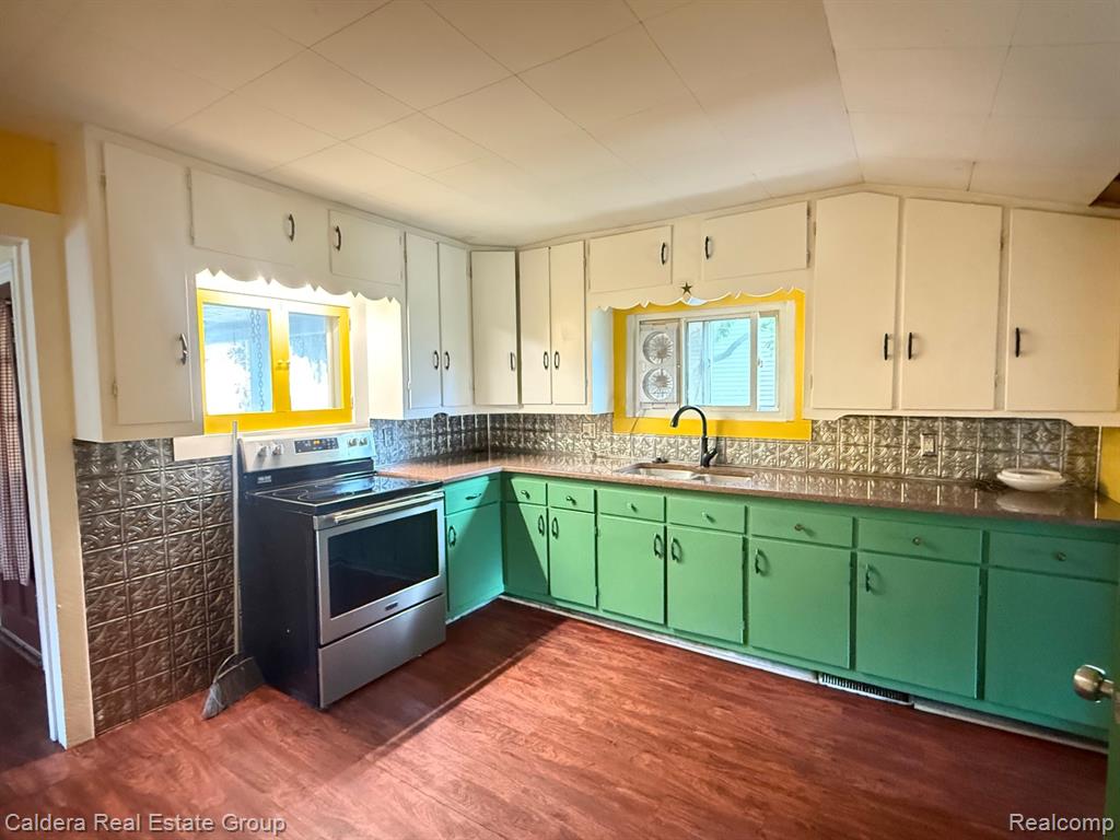 809 Waterloo Street, St. Clair, MI 48079 — Photo 8