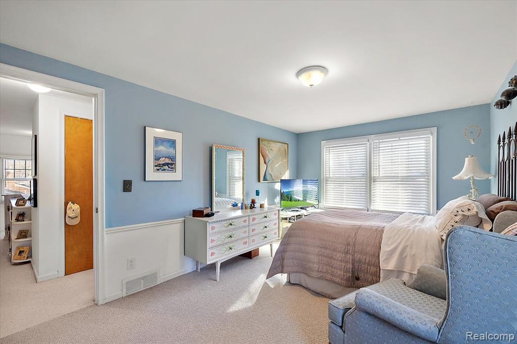 17601 Cambridge Boulevard, Lathrup Village, MI 48076 — Photo 33