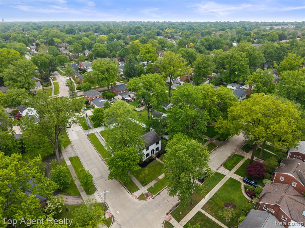 1894 Broadstone Road, Grosse Pointe Woods, MI 48236 — Photo 45