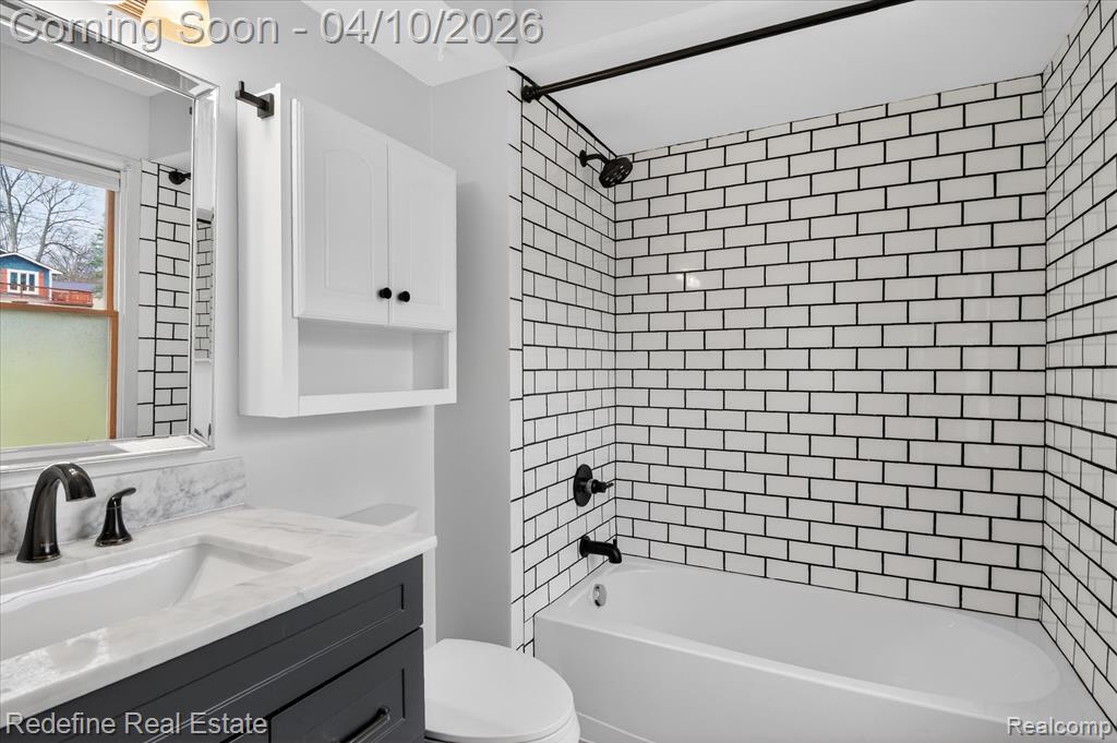 636 Thompson Lake Avenue, Howell, MI 48843 — Photo 27