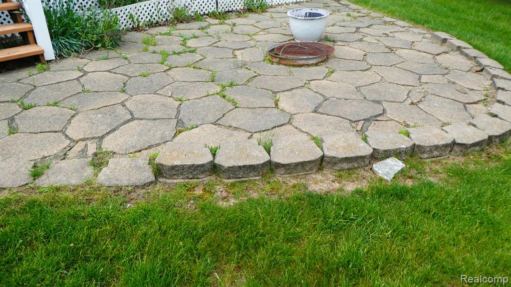 8051 Prestonwood Court, Flushing, MI 48433 — Photo 68