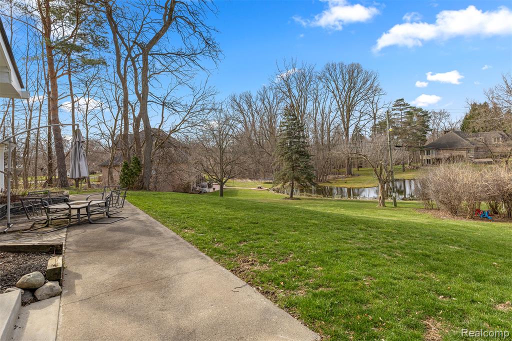 45401 W 9 Mile Road, Novi, MI — Photo 45