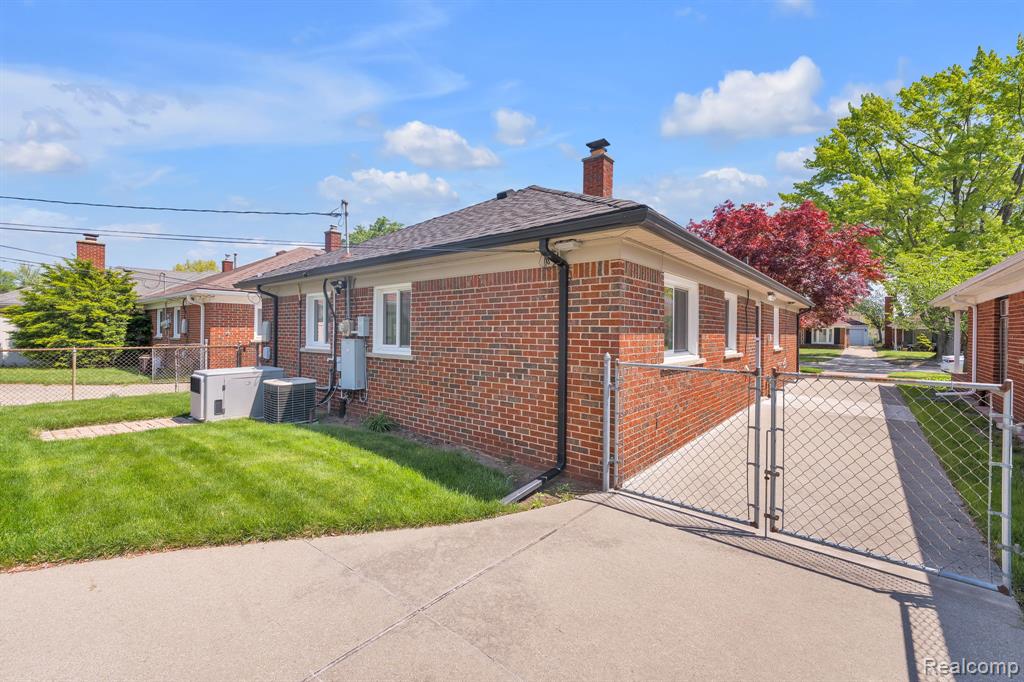 5725 Burger Street, Dearborn Heights, MI 48127 — Photo 25