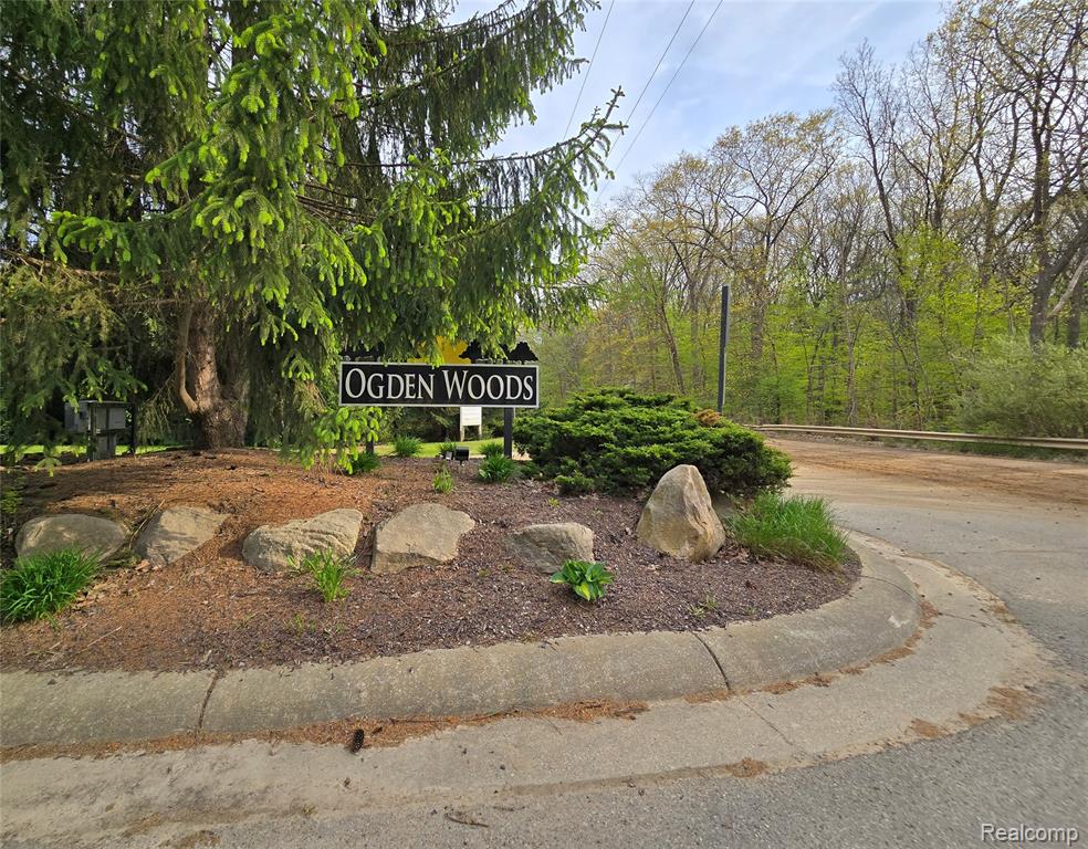 3831 Michael Court, White Lake, MI 48383 — Photo 2