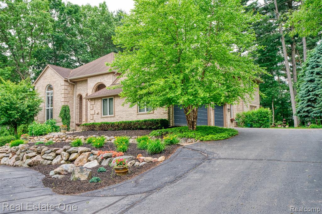 5258 Hidden Pines Drive, Brighton, MI 48116 — Photo 3