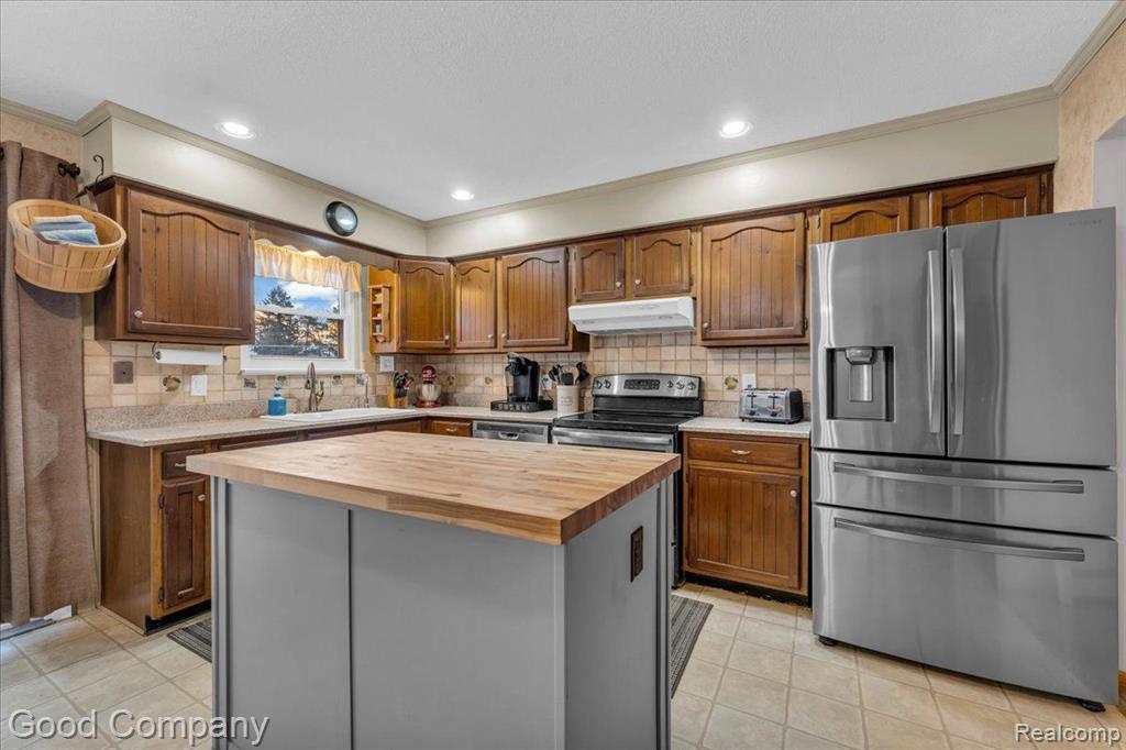 745 HOGARTH Avenue, Waterford, MI 48328 — Photo 7