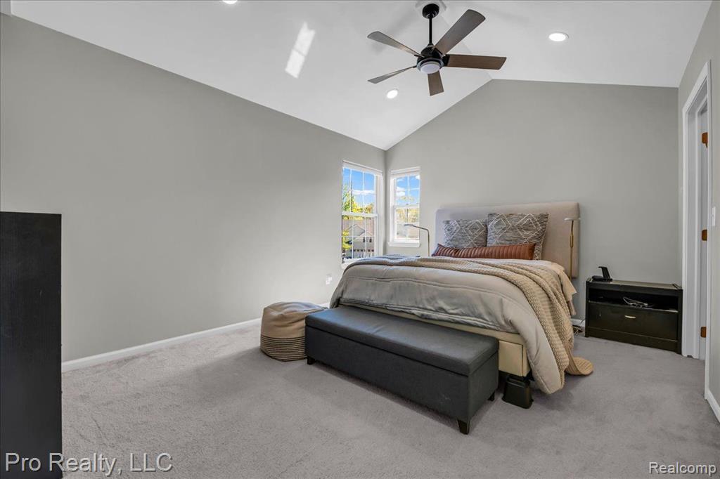 863 CALPERNIA, Wixom, MI 48393 — Photo 21