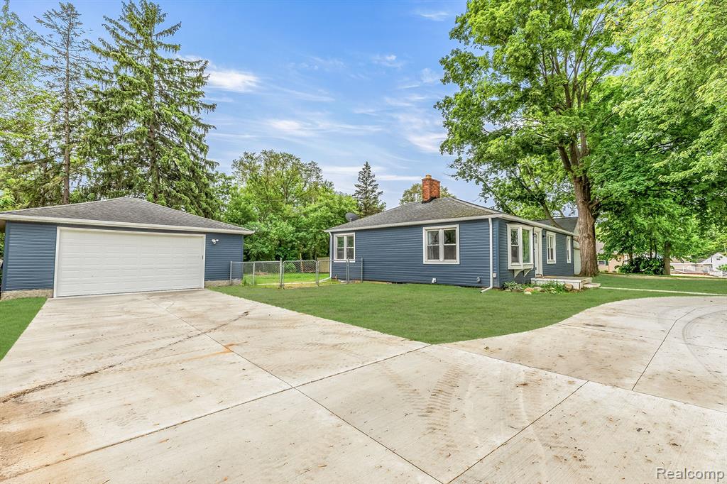 6581 WINDIATE Road, Waterford, MI 48329 — Photo 31