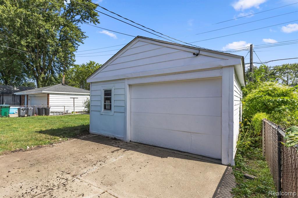 512 N LEONA Avenue, Garden City, MI — Photo 22