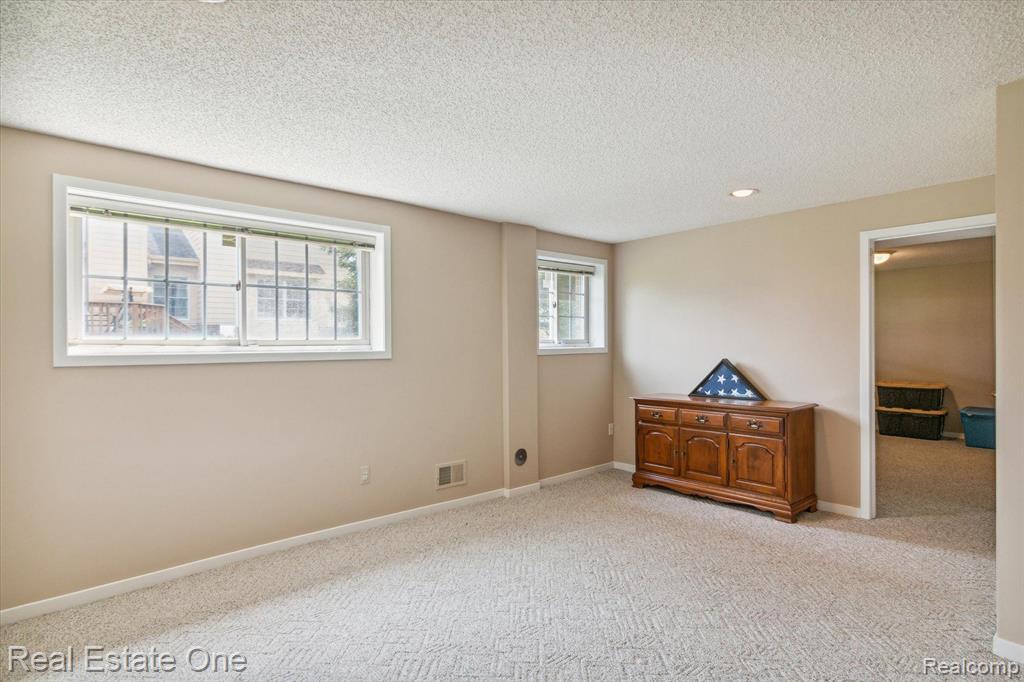 41694 KENILWORTH Lane, Novi, MI 48377 — Photo 27