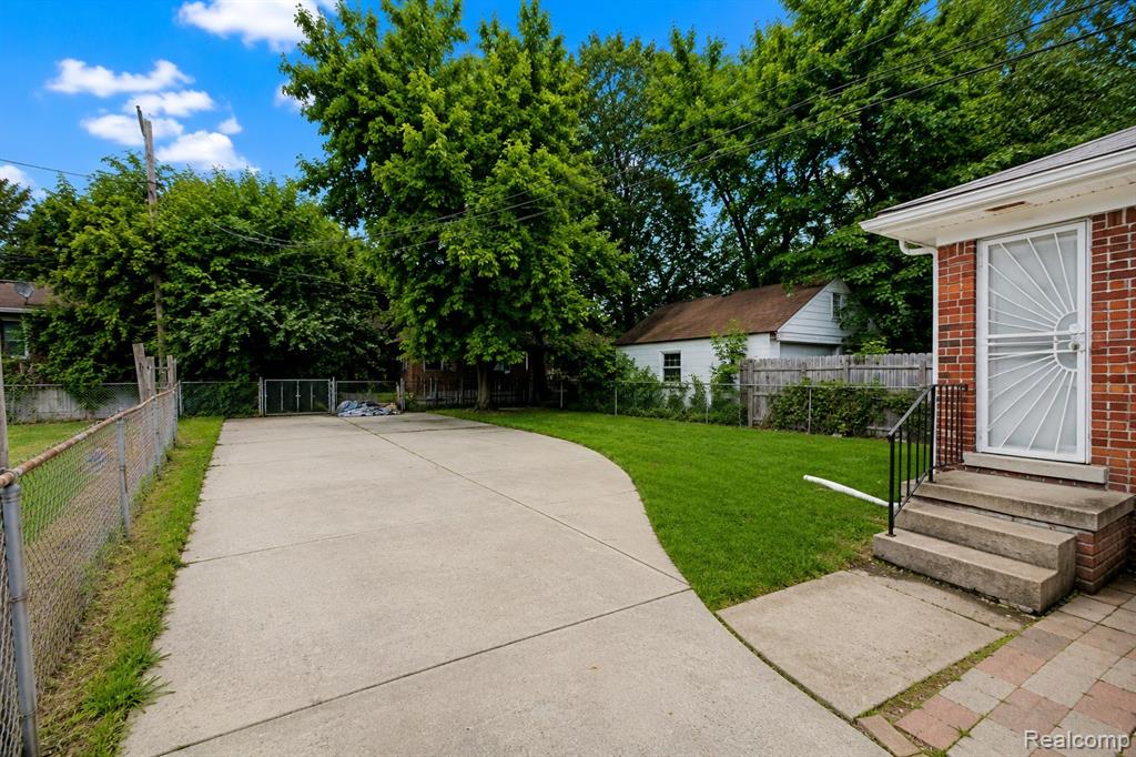 10883 Balfour Road, Detroit, MI 48224 — Photo 29