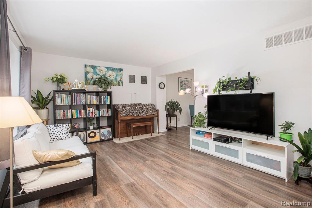3481 BURBANK Drive, Ann Arbor, MI 48105 — Photo 5