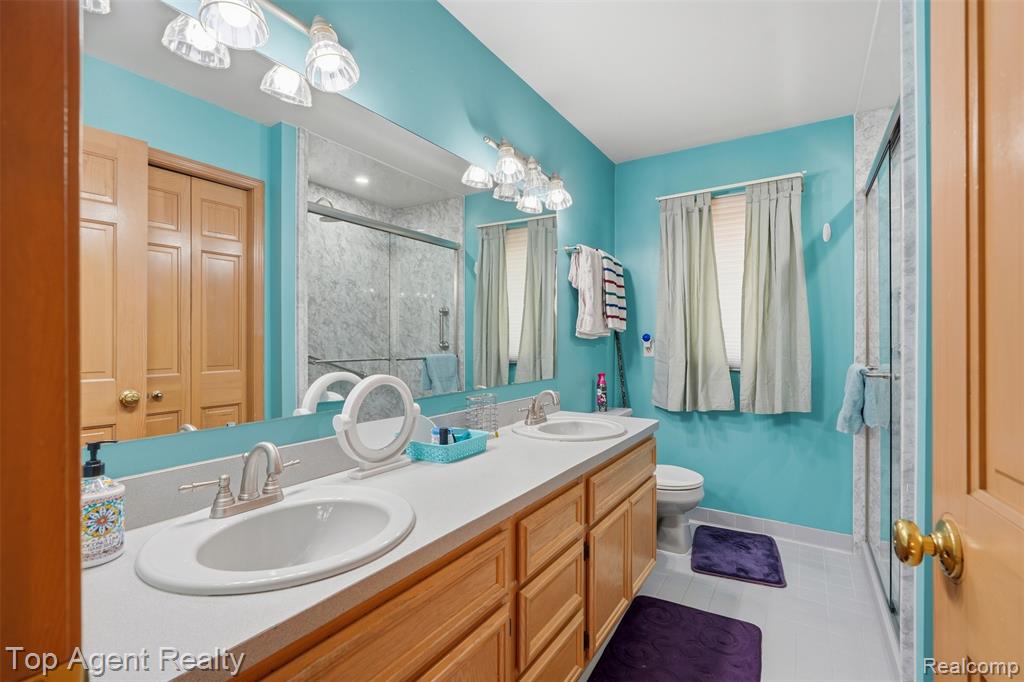 52825 Seven Oaks Drive, Utica, MI 48316 — Photo 30