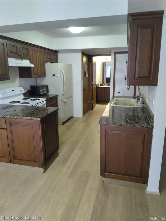 69 Meadow Wood Drive, Rochester Hills, MI 48307 — Photo 2