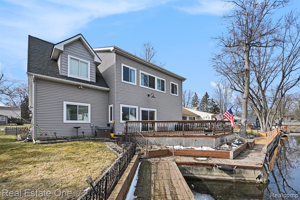 2061 Rosedale Drive, West Bloomfield, MI 48324 — Photo 25