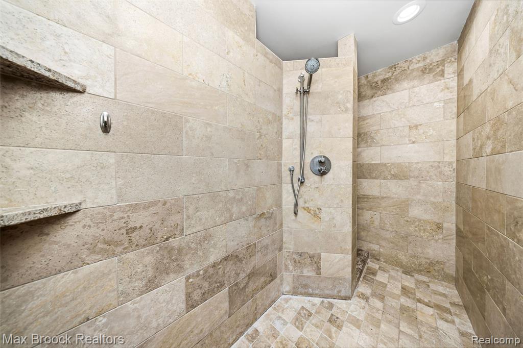 5867 BRAVO COURT, Orchard Lake Village, MI 48324 — Photo 51