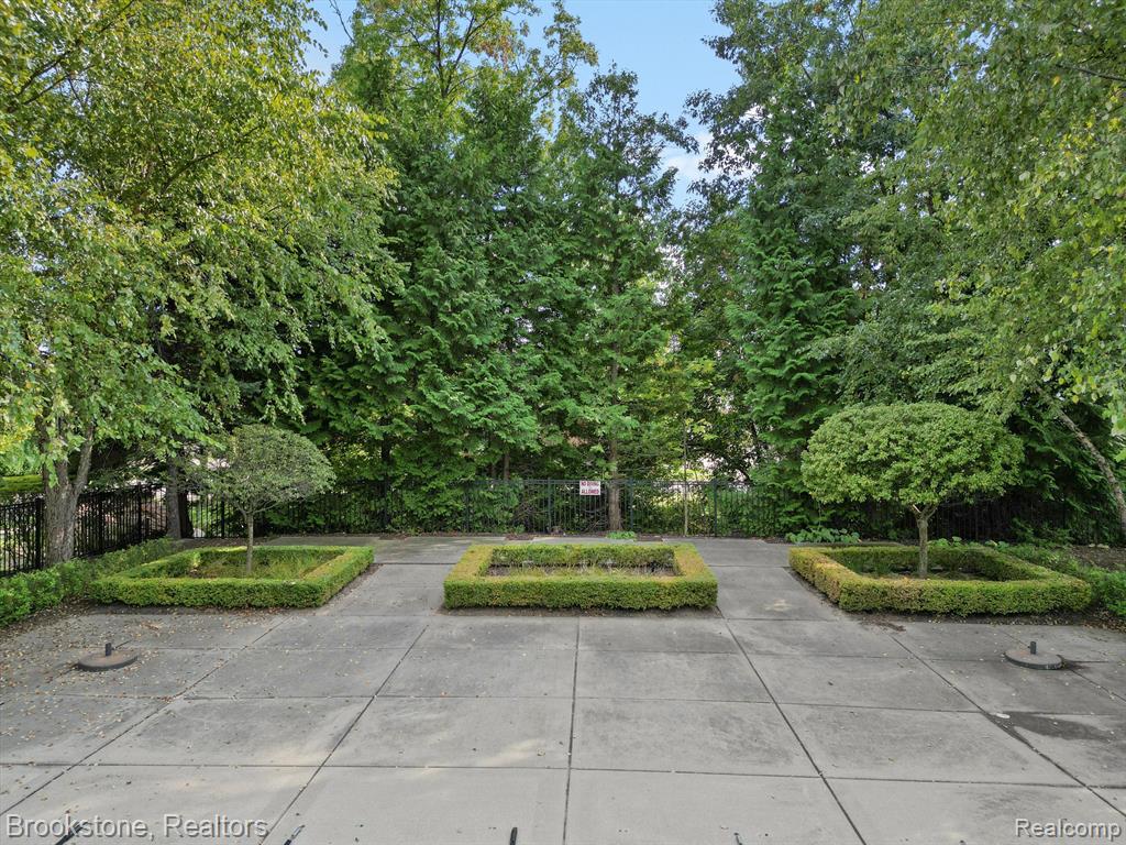 30101 Chantel Drive, Walled Lake, MI 48390 — Photo 26