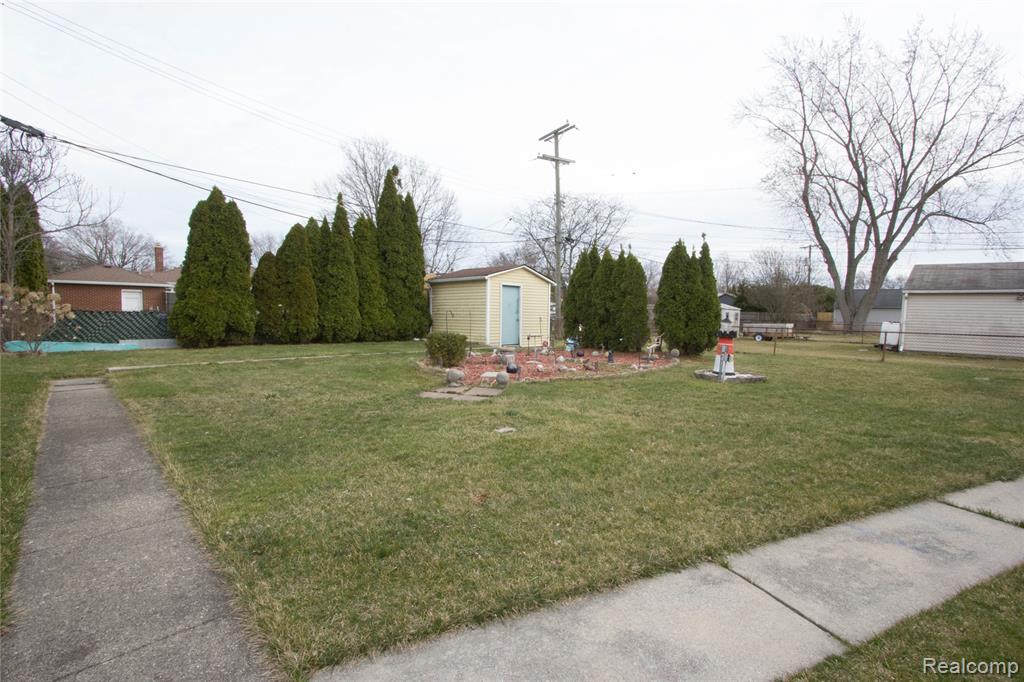 30208 Maplegrove Street, Saint Clair Shores, MI 48082 — Photo 38