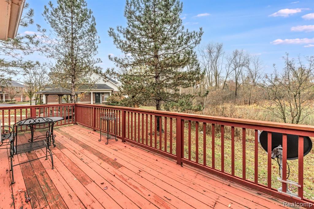 7246 Gateway Drive, West Bloomfield, MI — Photo 10