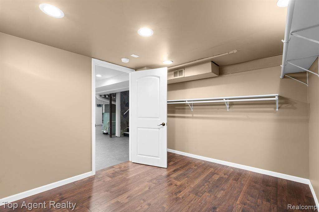 18027 Curtain Avenue, Eastpointe, MI 48021 — Photo 28
