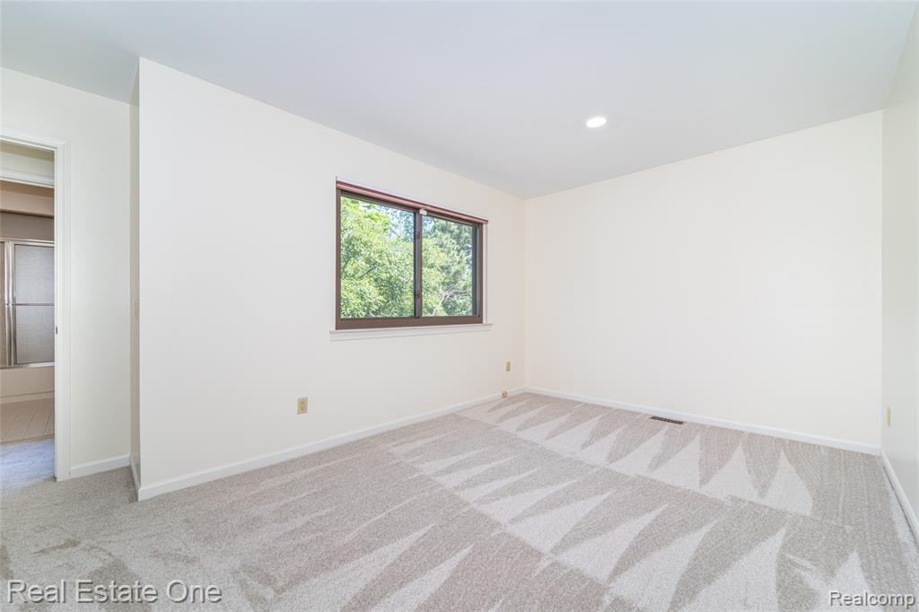 6250 Potomac Circle, West Bloomfield, MI — Photo 25