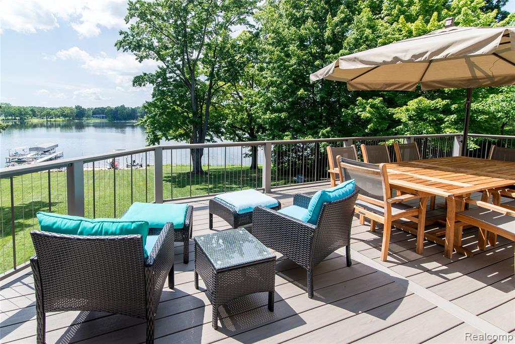 3166 W Beach Lake Drive, Milford, MI, 48380