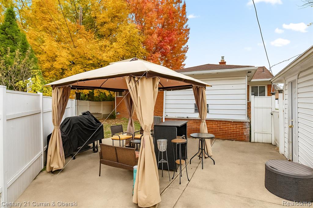 22151 Whitmore Street, Oak Park, MI 48237 — Photo 27