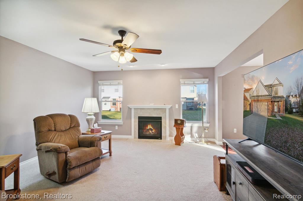 712 SUPERIOR Parkway, Westland, MI — Photo 8