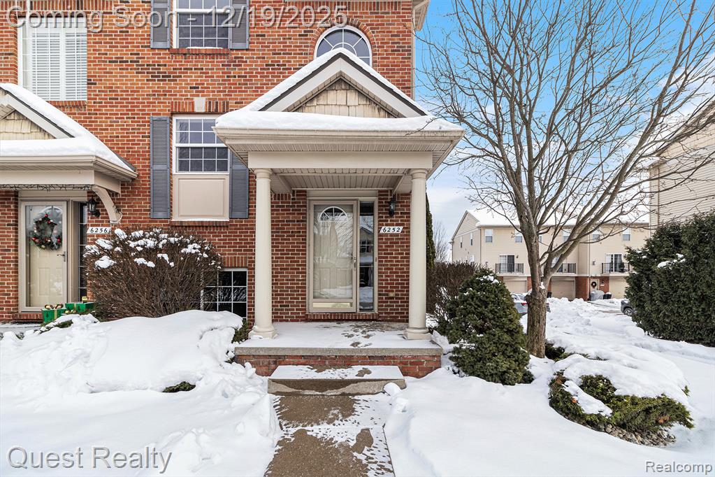 6252 Cheshire Park Drive, Clarkston, MI — front exterior