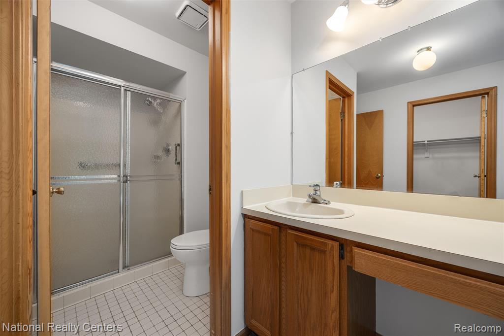 16061 Meadows Drive, Macomb, MI 48044 — Photo 10