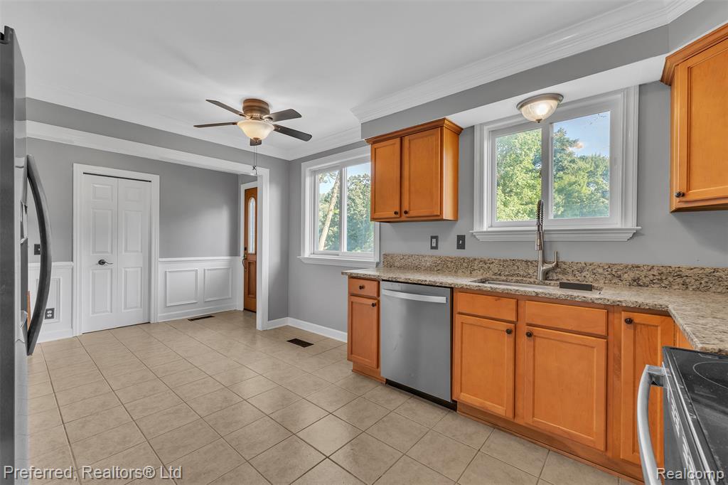 9366 Wild Oaks Circle, South Lyon, MI 48178 — Photo 13