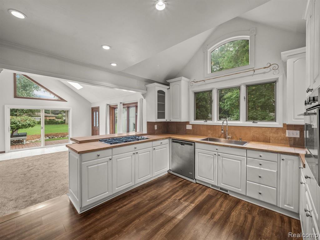 48070 SHELBY Road, Shelby Twp, MI 48317 — Photo 10