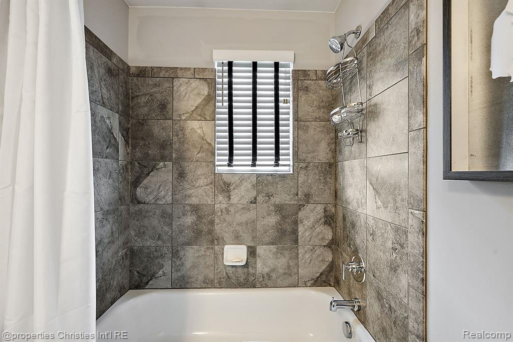 407 COLLEGE Street, Ferndale, MI 48220 — Photo 36