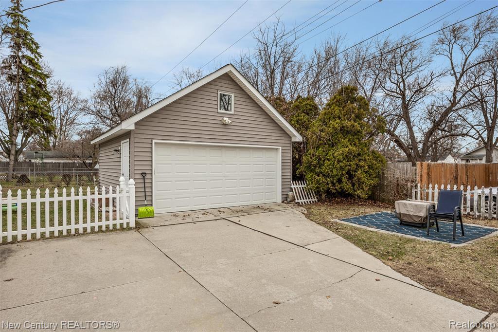 609 E Baker Avenue, Clawson, MI — Photo 25