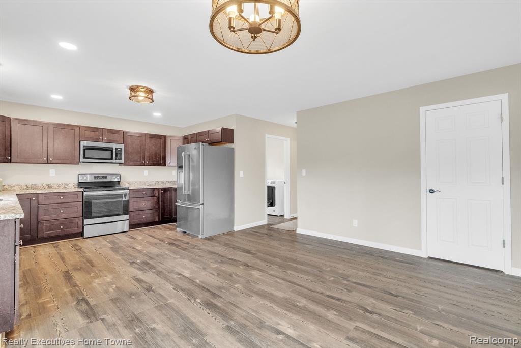 4080 Lancaster Drive, Fort Gratiot, MI 48059 — Photo 11