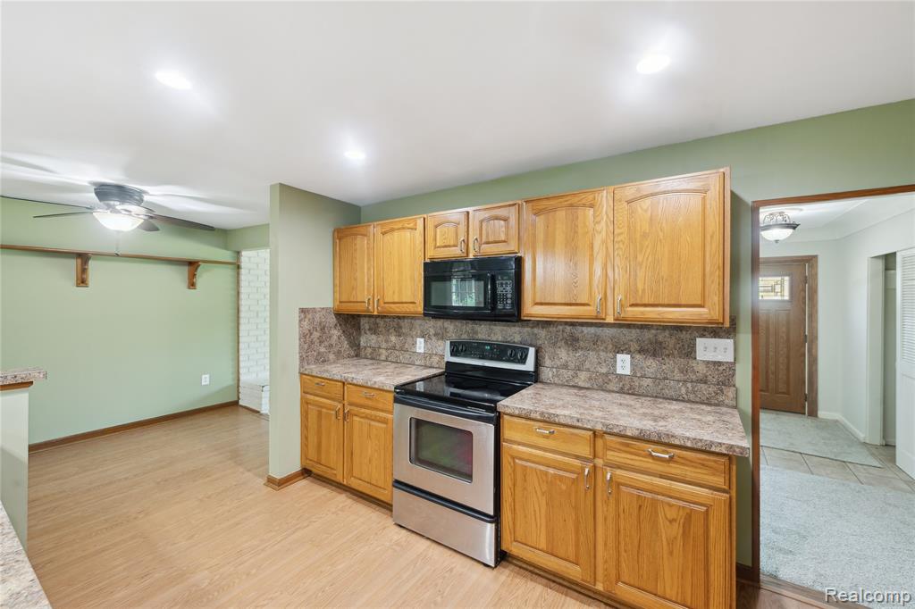 4403 Killarney Park Drive, Burton, MI 48529 — Photo 11