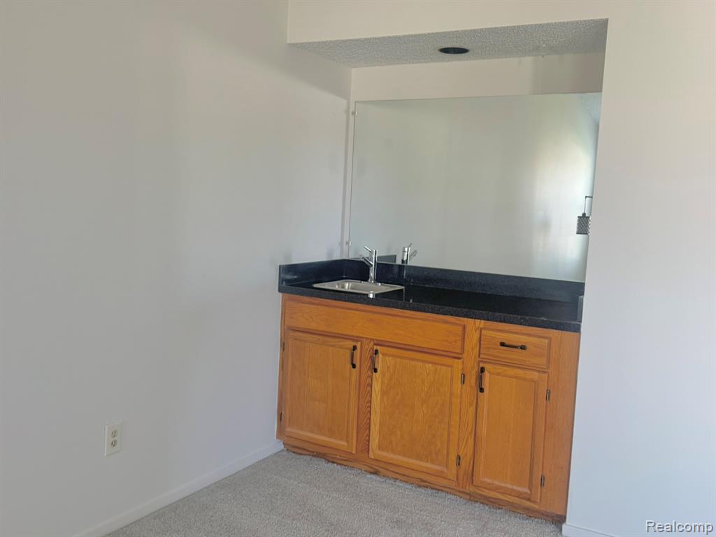 4956 Oak Hill Drive, 78, Waterford, MI 48329 — Photo 9