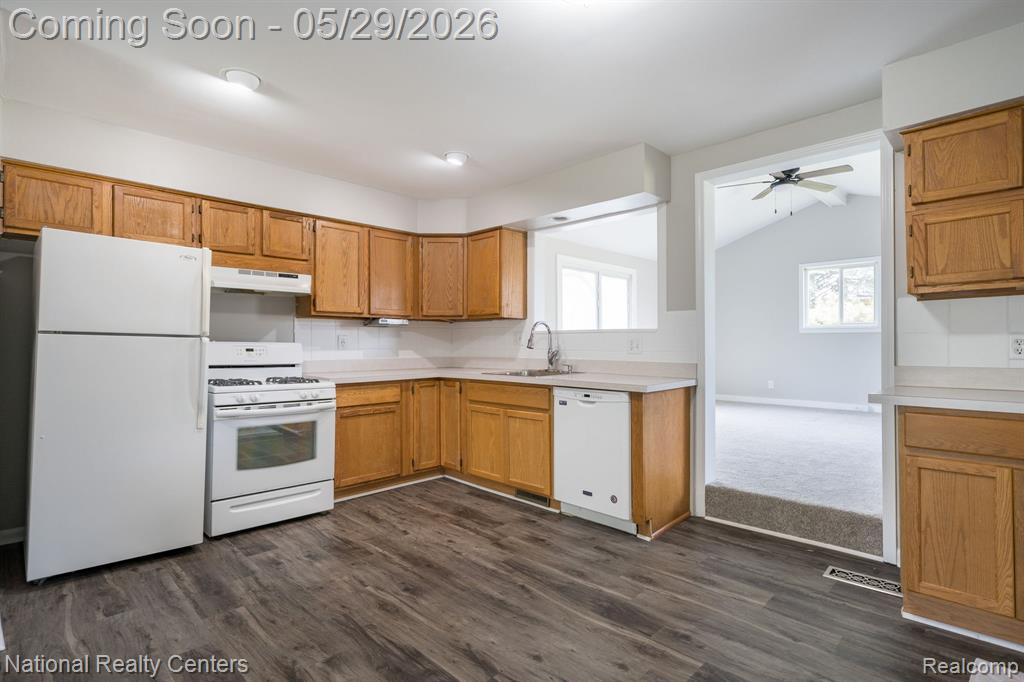2243 Phillips Road, Auburn Hills, MI 48326 — Photo 13