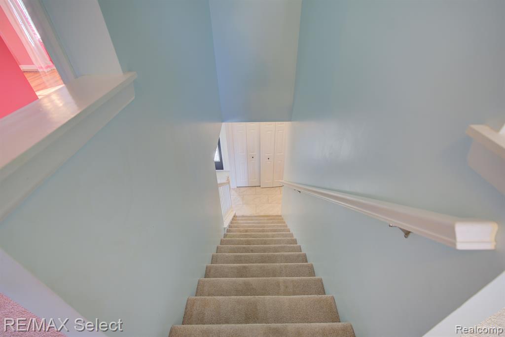 8056 LARK Lane, Grand Blanc, MI 48439 — Photo 28